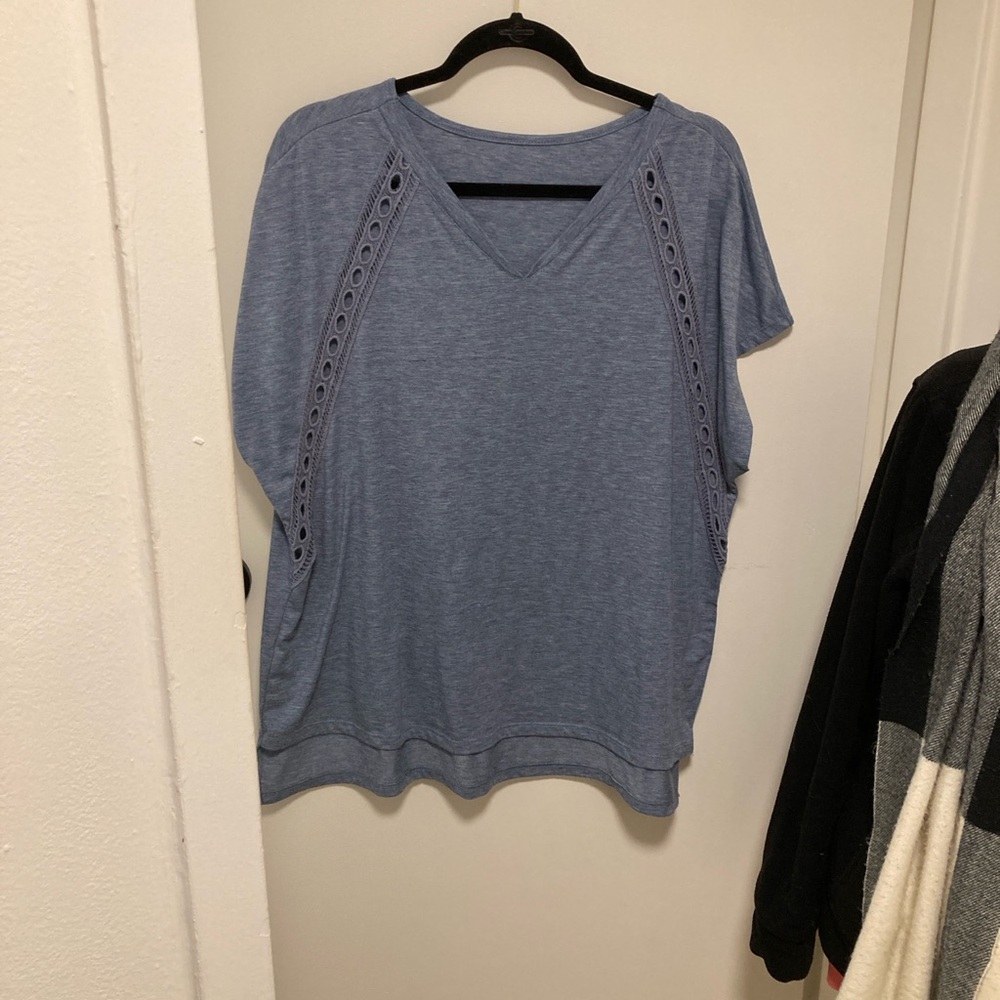 4/$10 Source Unknown Soft Blue V-Neck Eyelet Accent Top